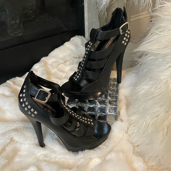 Black Studded Stiletto - Picture 2 of 3